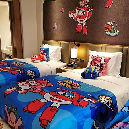 Hotel Crowne Plaza QingdaoOrientalMovieMetropolis Esterno foto