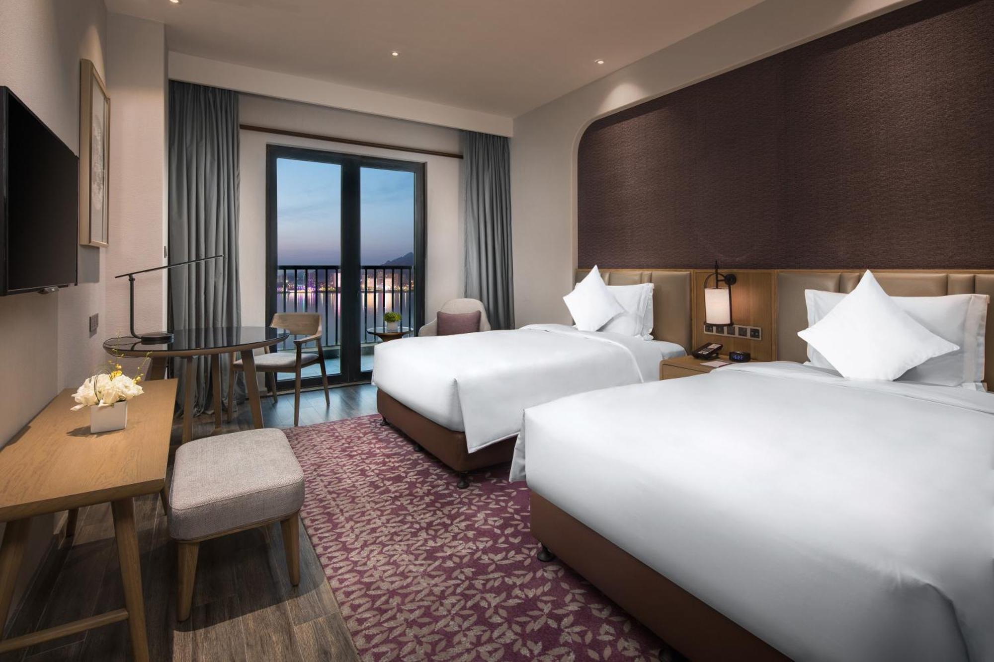 Hotel Crowne Plaza QingdaoOrientalMovieMetropolis Esterno foto