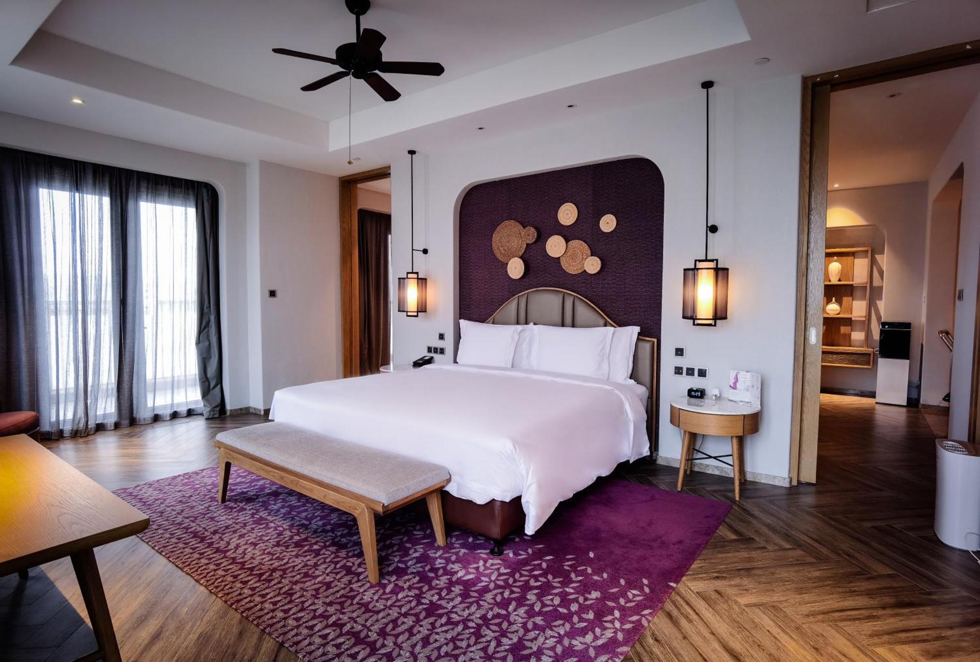 Hotel Crowne Plaza QingdaoOrientalMovieMetropolis Esterno foto
