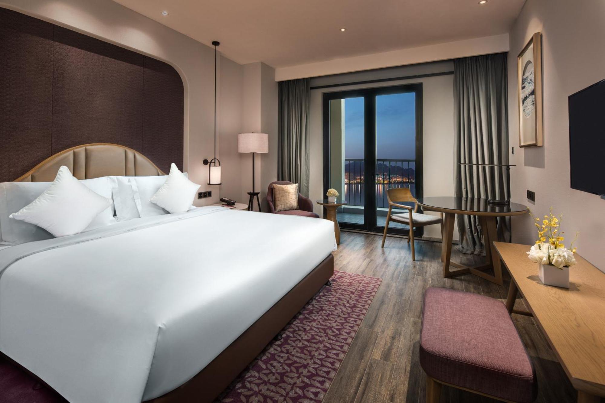 Hotel Crowne Plaza QingdaoOrientalMovieMetropolis Esterno foto