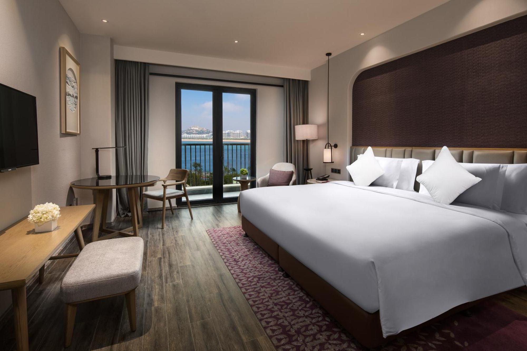 Hotel Crowne Plaza QingdaoOrientalMovieMetropolis Esterno foto