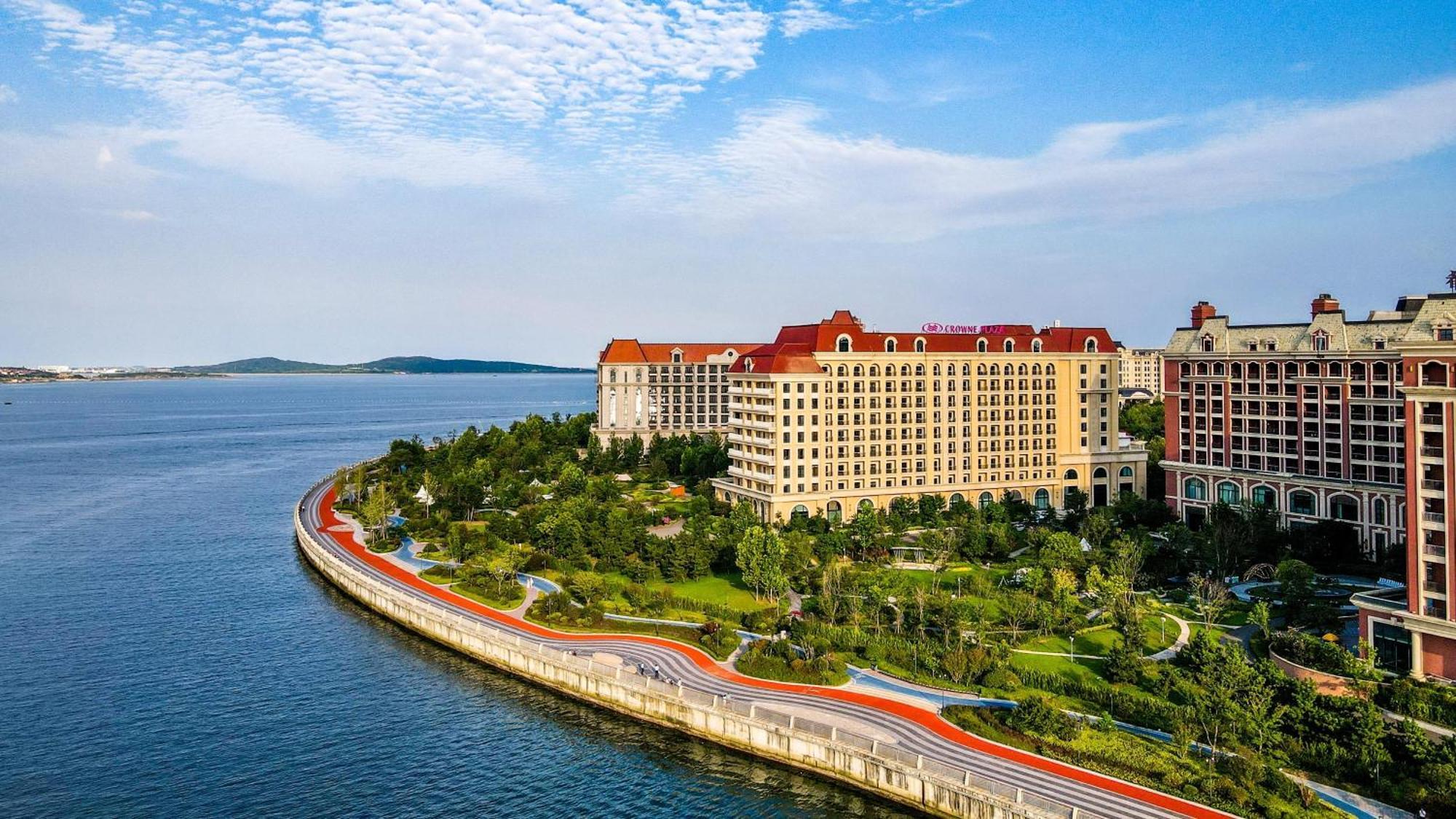 Hotel Crowne Plaza QingdaoOrientalMovieMetropolis Esterno foto