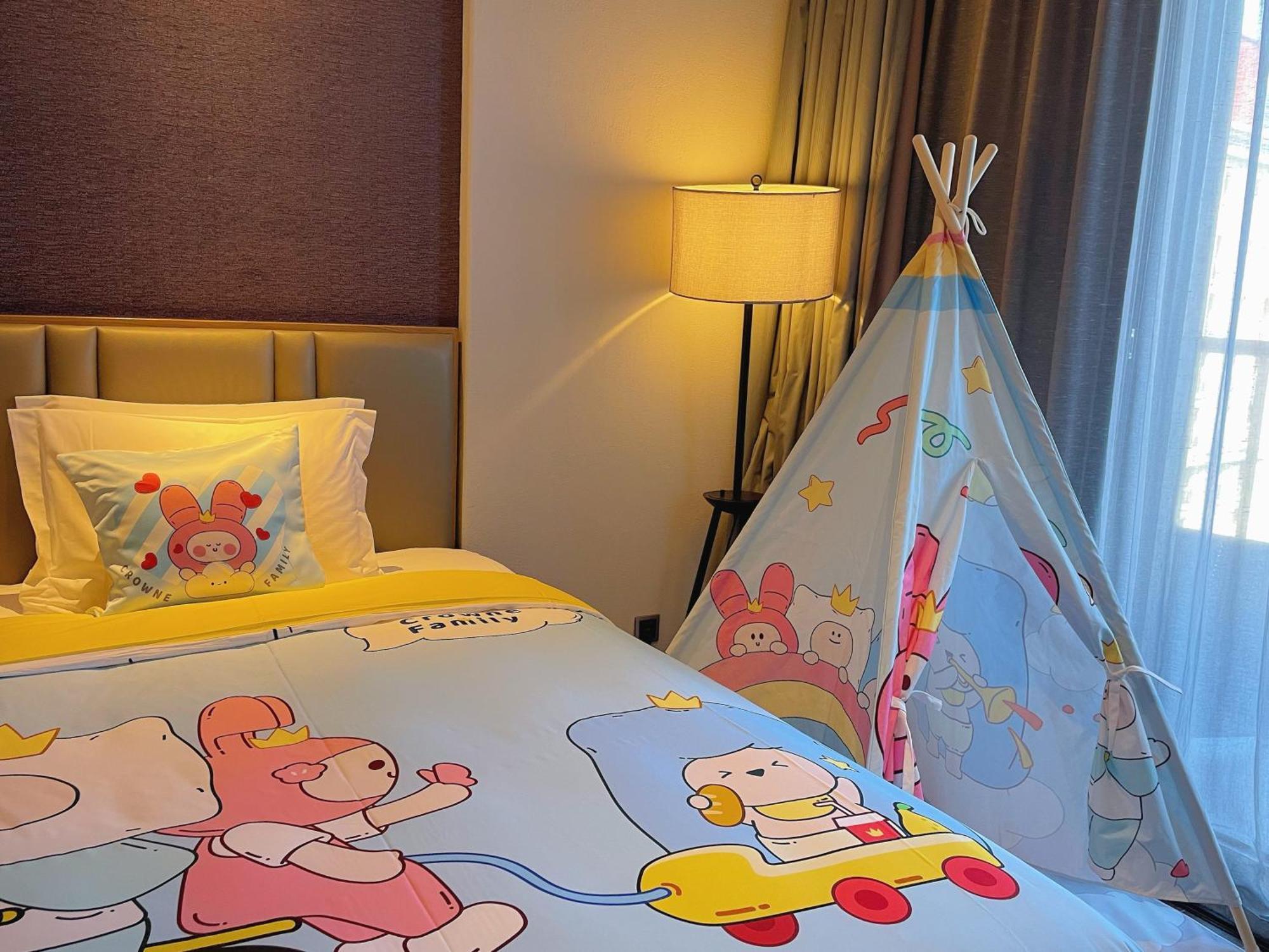 Hotel Crowne Plaza QingdaoOrientalMovieMetropolis Esterno foto
