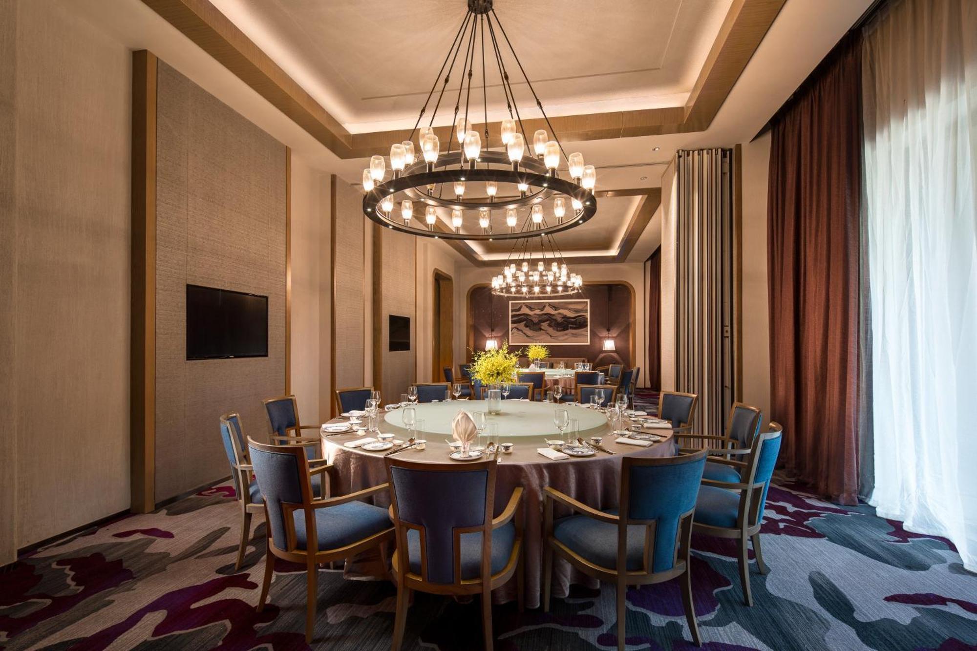 Hotel Crowne Plaza QingdaoOrientalMovieMetropolis Esterno foto
