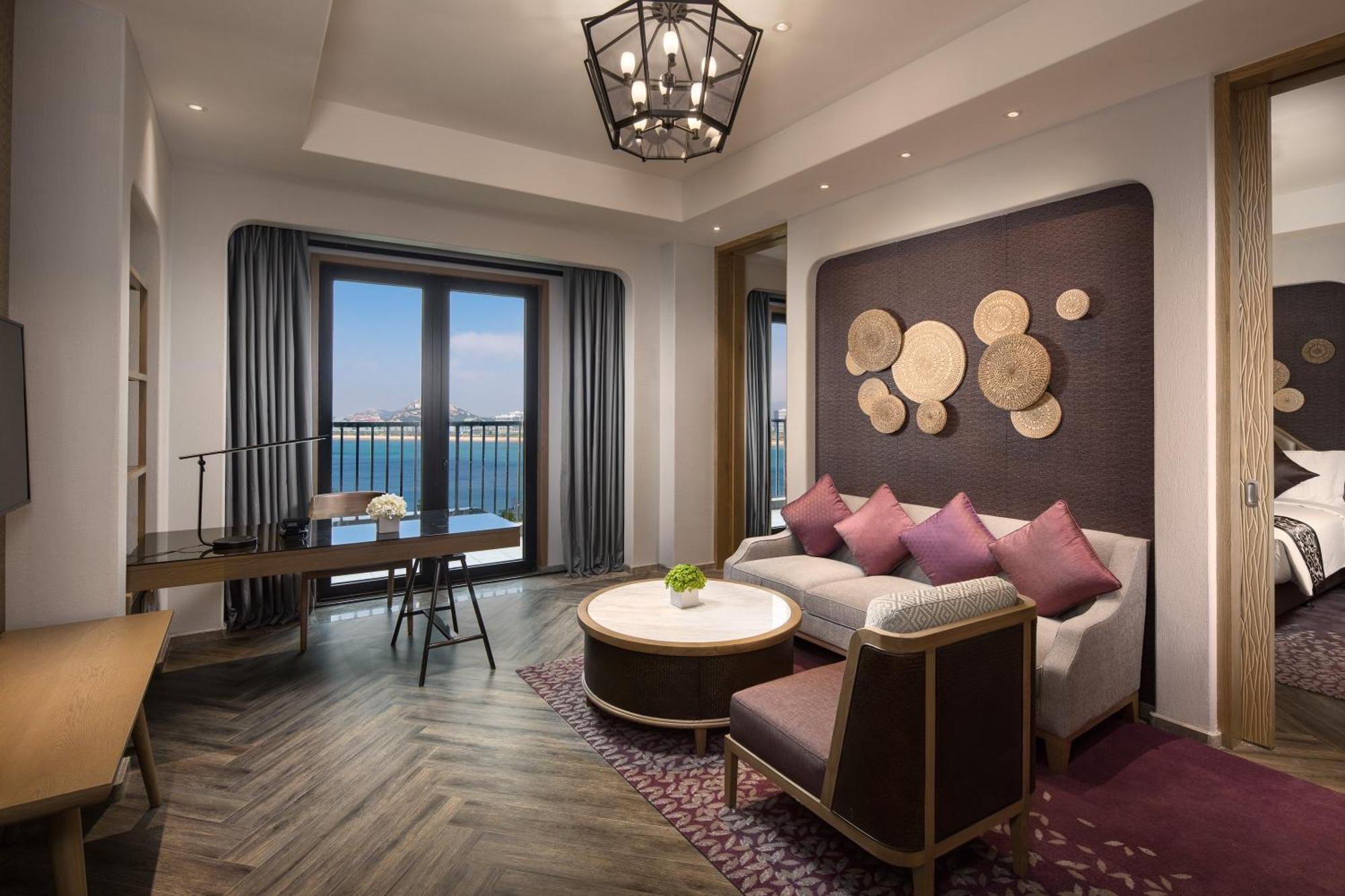 Hotel Crowne Plaza QingdaoOrientalMovieMetropolis Esterno foto
