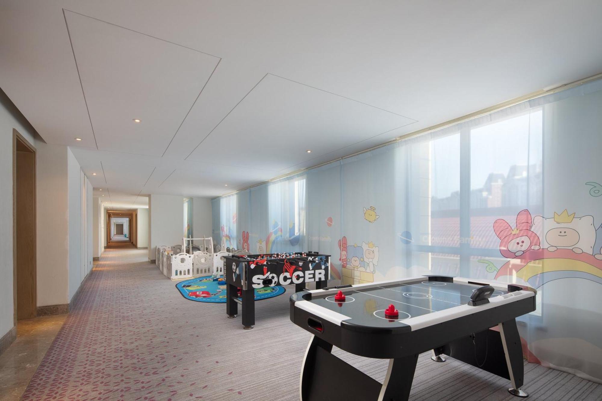 Hotel Crowne Plaza QingdaoOrientalMovieMetropolis Esterno foto